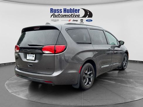 Used 2020 Chrysler Pacifica Limited w/ Advanced Safetytec Group FWD image 7