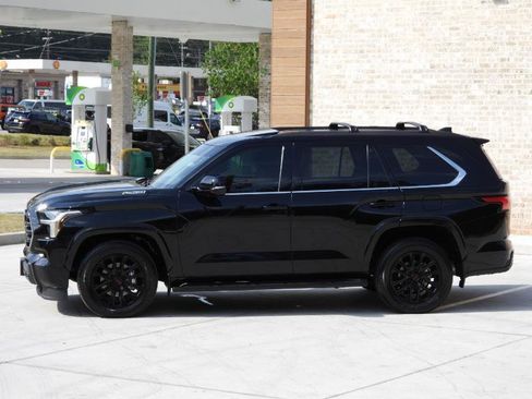 Used 2024 Toyota Sequoia SR5 w/ SR5 Premium Package AWD/4WD image 21