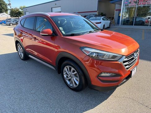 Used 2017 Hyundai Tucson SE Plus FWD image 2