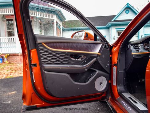 Used 2024 Bentley Flying Spur W12 image 21