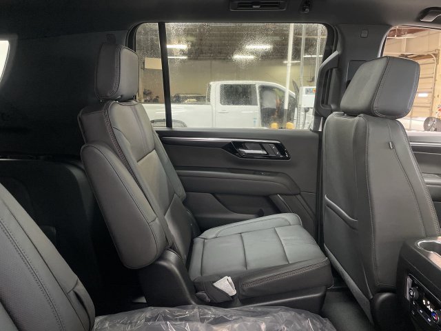 Used 2025 Chevrolet Suburban RST w/ RST Capability Package AWD/4WD image 15