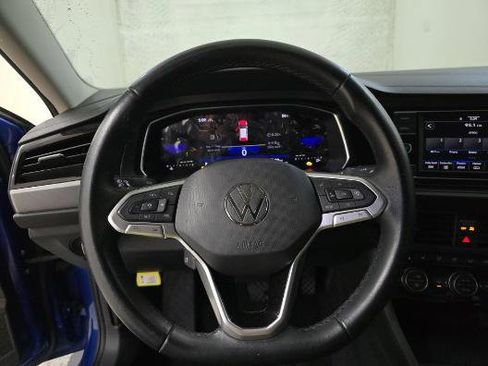 Used 2023 Volkswagen Jetta SE w/ Panoramic Sunroof Package FWD image 9