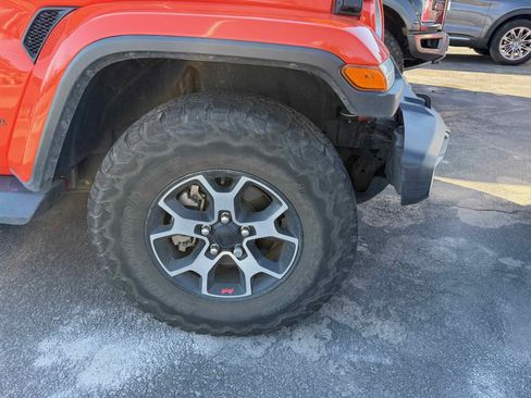 Used 2019 Jeep Wrangler Unlimited Sahara w/ Uconnect 4C Nav & Sound Group image 3