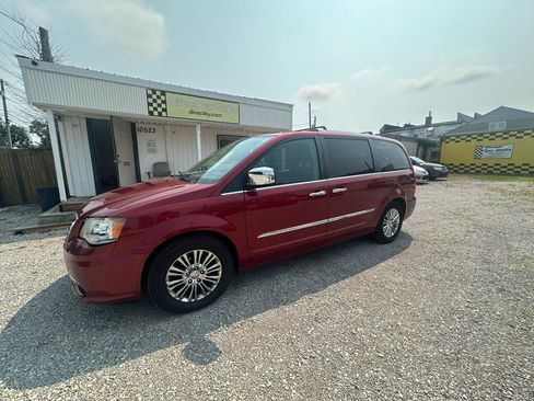 Used 2011 Chrysler Town & Country Limited FWD image 1