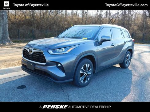 Used 2021 Toyota Highlander XLE image 1