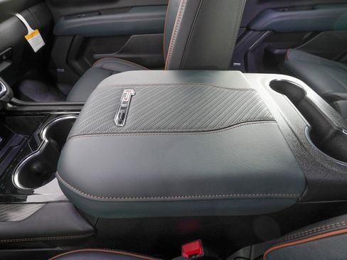 Used 2026 GMC Yukon AT4 image 30