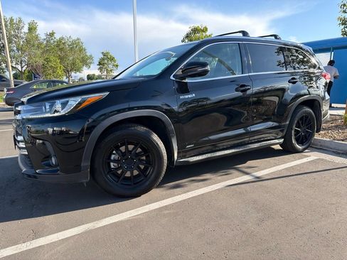 Used 2017 Toyota Highlander Limited Platinum AWD/4WD image 1