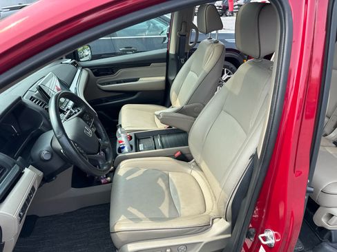 Used 2024 Honda Odyssey Elite image 11