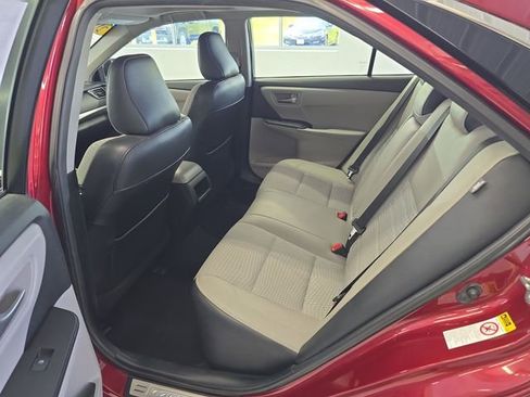 Used 2015 Toyota Camry SE w/ Moonroof Package image 10