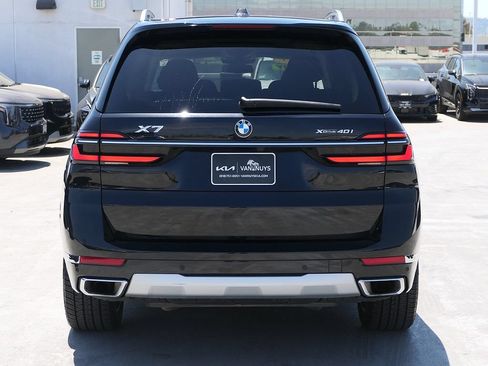 Used 2025 BMW X7 xDrive40i w/ Premium Package AWD/4WD image 4