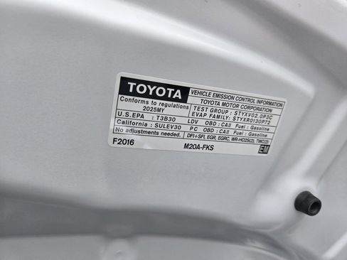 Certified 2025 Toyota Corolla SE image 25