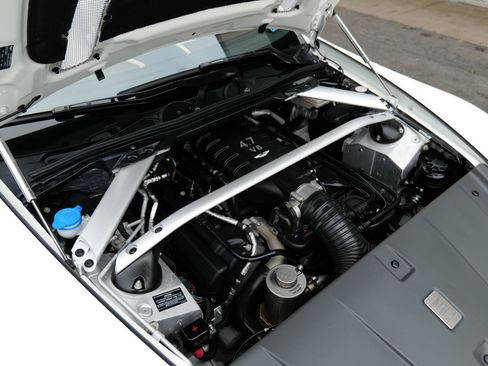 Used 2015 Aston Martin V8 Vantage S image 46