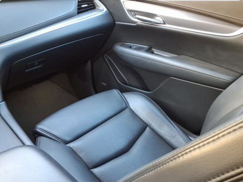 Used 2017 Cadillac XT5 Luxury w/ Driver Awareness Package image 10