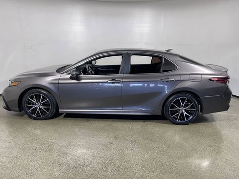 Certified 2023 Toyota Camry SE image 6
