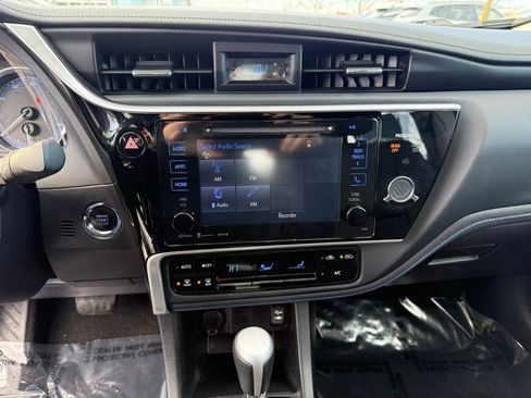 Used 2017 Toyota Corolla SE w/ SE Premium Package image 12