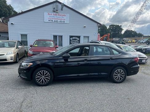 Used 2019 Volkswagen Jetta SE w/ Cold Weather Package FWD image 2