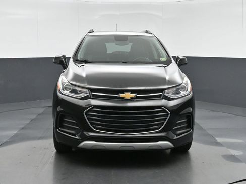 Used 2020 Chevrolet Trax LT w/ LT Convenience Package image 2