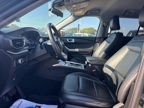 Used 2023 Ford Explorer XLT w/ Equipment Group 202A image 27