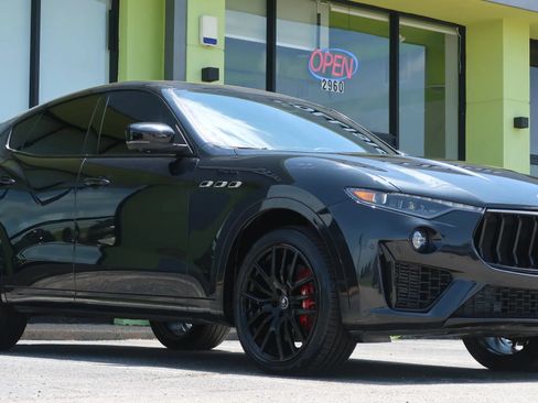 Used 2022 Maserati Levante Modena AWD/4WD image 6