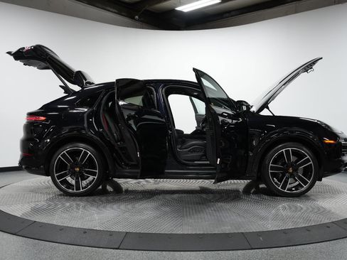 Used 2022 Porsche Cayenne S image 10