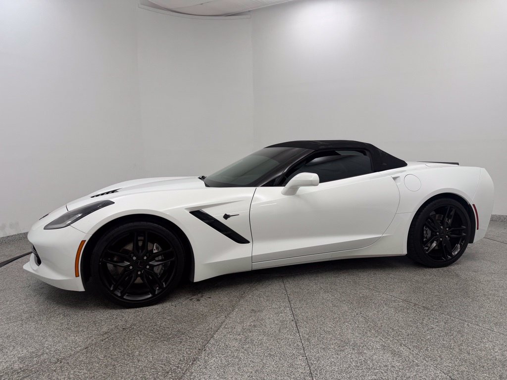 Used 2019 Chevrolet Corvette Stingray Convertible w/ Carbon Flash Badge Package RWD image 2