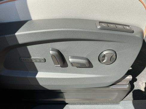 New 2025 Volkswagen ID. Buzz Pro S Plus image 16