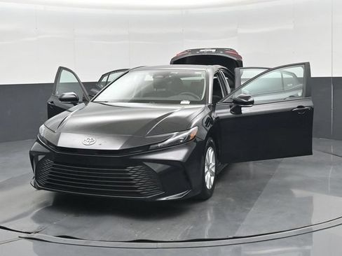 Used 2025 Toyota Camry LE FWD image 58