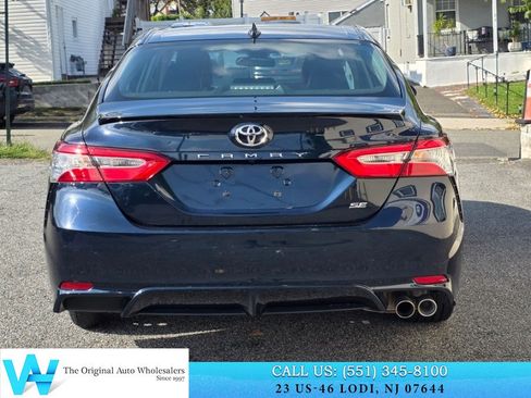 Used 2020 Toyota Camry SE FWD image 5