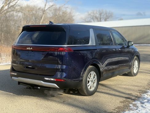 Used 2023 Kia Carnival LX image 7