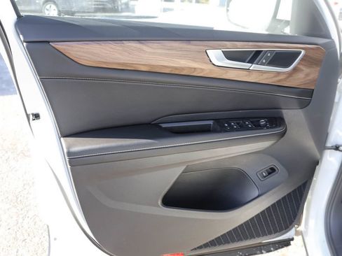 New 2026 Volkswagen Atlas SE image 29