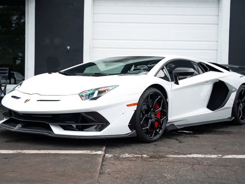 Used 2019 Lamborghini Aventador SVJ AWD/4WD image 3
