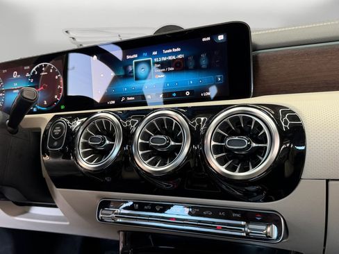Used 2023 Mercedes-Benz CLA 250 w/ Premium Package image 23