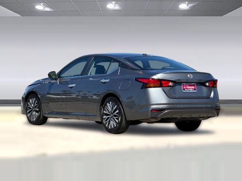 Used 2025 Nissan Altima 2.5 SV image 7