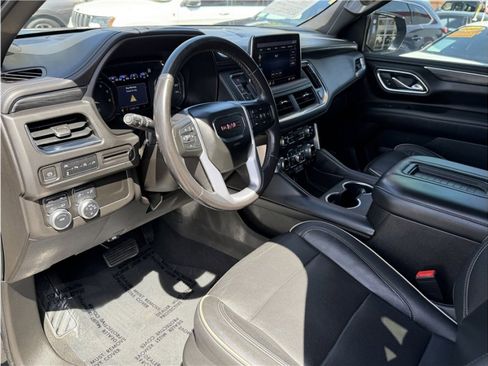 Used 2021 GMC Yukon XL SLT AWD/4WD image 17