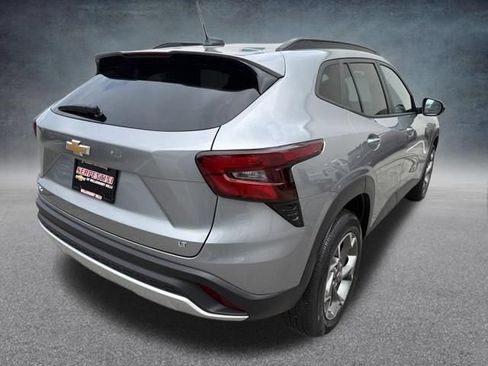 Used 2024 Chevrolet Trax LT FWD image 6
