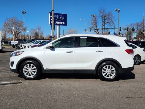 Used 2017 Kia Sorento LX image 4