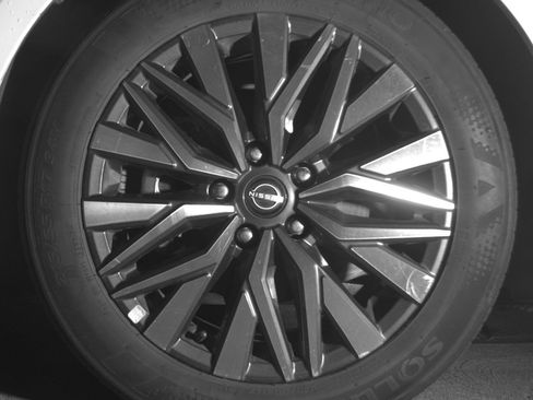 Used 2025 Nissan Altima 2.5 SV FWD image 15