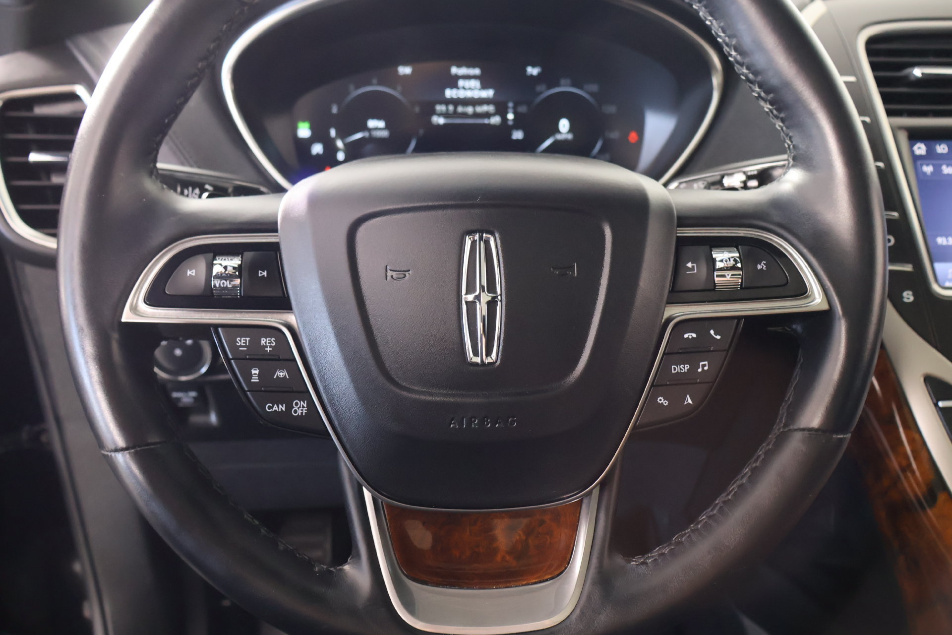 Used 2020 Lincoln Nautilus Reserve w/ Equipment Group 201A AWD/4WD image 3