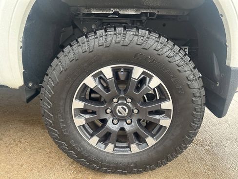 Used 2019 Nissan Titan PRO-4X w/ Pro-4x Convenience Package image 12