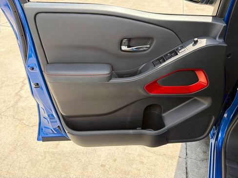 Used 2024 Nissan Frontier PRO-4X w/ Technology Package image 16