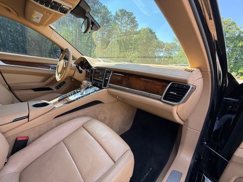 Used 2012 Porsche Panamera image 25