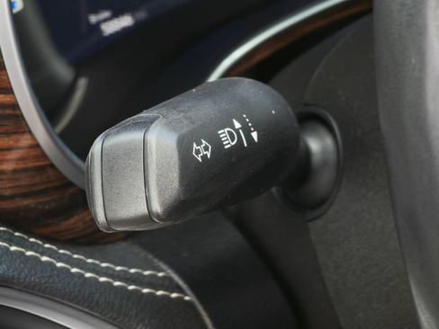 Used 2021 Chrysler Pacifica Limited FWD image 30