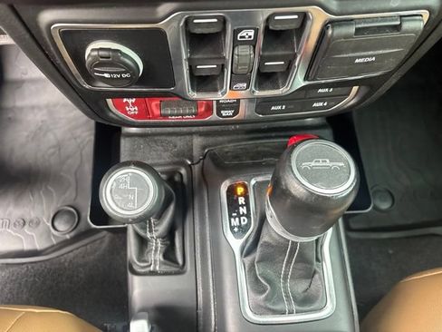 Used 2021 Jeep Gladiator Rubicon w/ LED Lighting Group AWD/4WD image 38