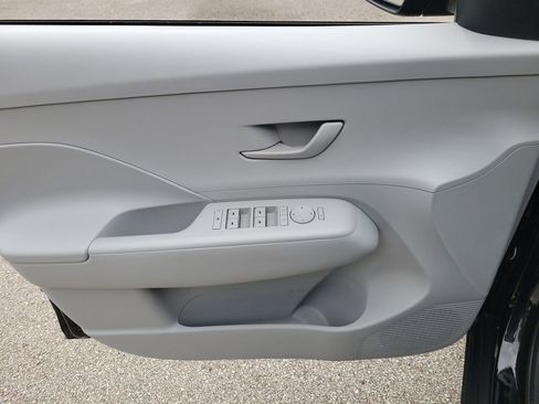 Used 2025 Hyundai Kona SEL FWD image 12