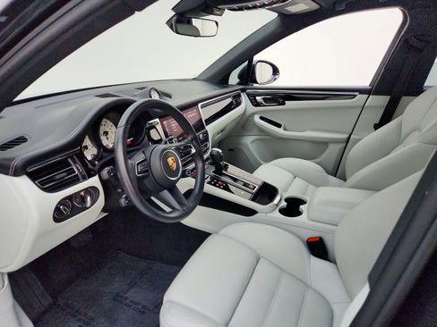 Used 2024 Porsche Macan S AWD/4WD image 16