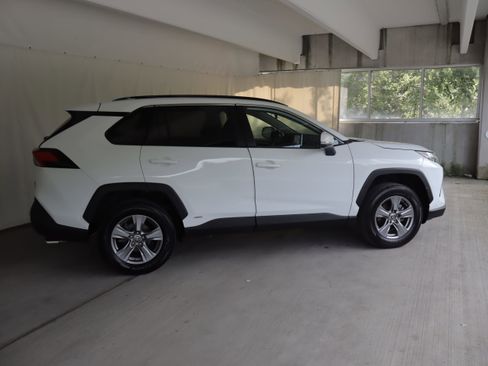 Used 2024 Toyota RAV4 XLE w/ Convenience Package AWD/4WD image 5