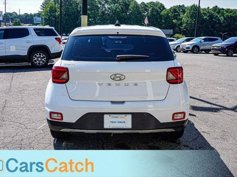 Used 2022 Hyundai Venue SE FWD image 12