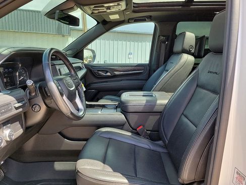 Used 2021 GMC Yukon Denali w/ LPO, Illumination Package RWD image 19