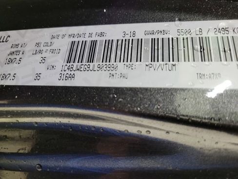 Used 2018 Jeep Wrangler Unlimited Sahara w/ Connectivity Group image 43