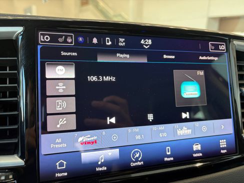 Used 2023 Chrysler Pacifica Touring-L FWD image 23